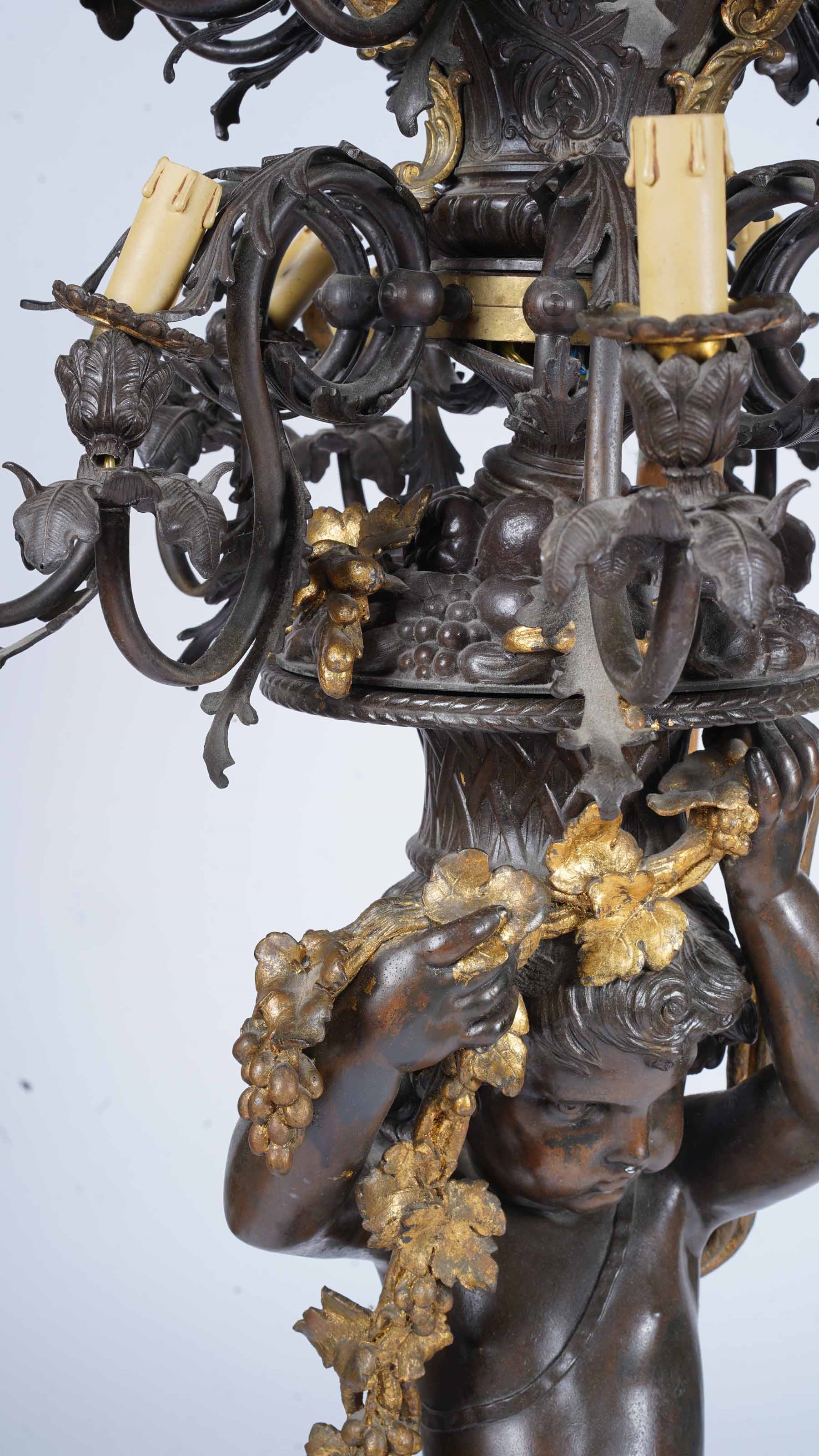 Grande Candelabro in Bronzo Patinato. XX Secolo
