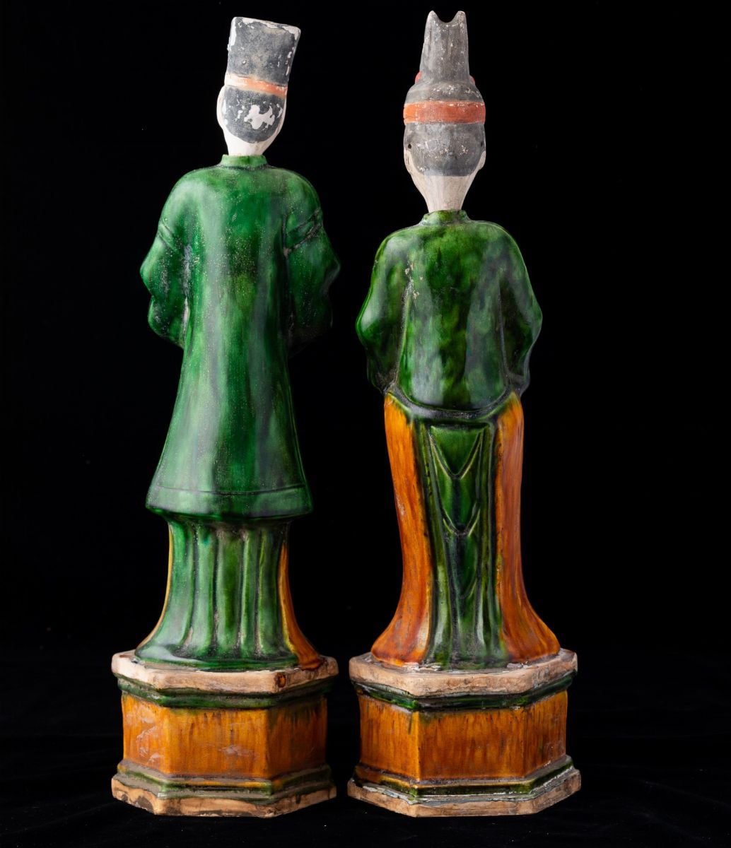 Coppia di Dignitari in Terracotta Smaltata nei Colori Sancai, Cina, Dinastia Qing, XIX Secolo