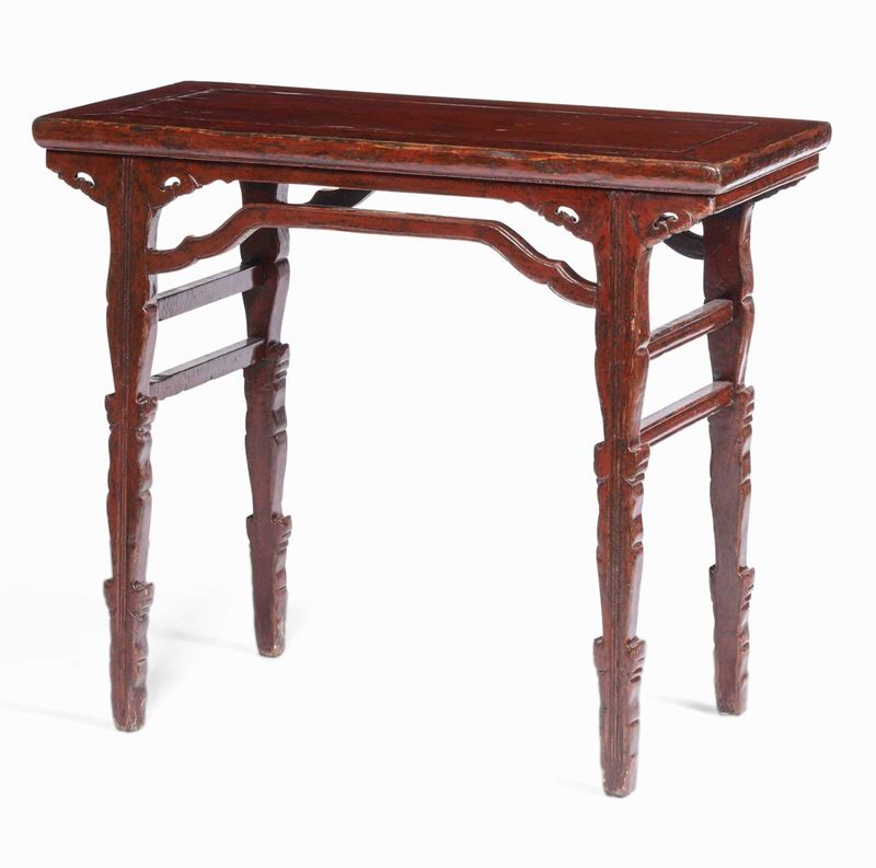 Tavolino da appoggio in legno laccato. Cina, Dinastia Qing, fine XIX secolo  - Asta Dimore Italiane - Cambi Casa d'Aste