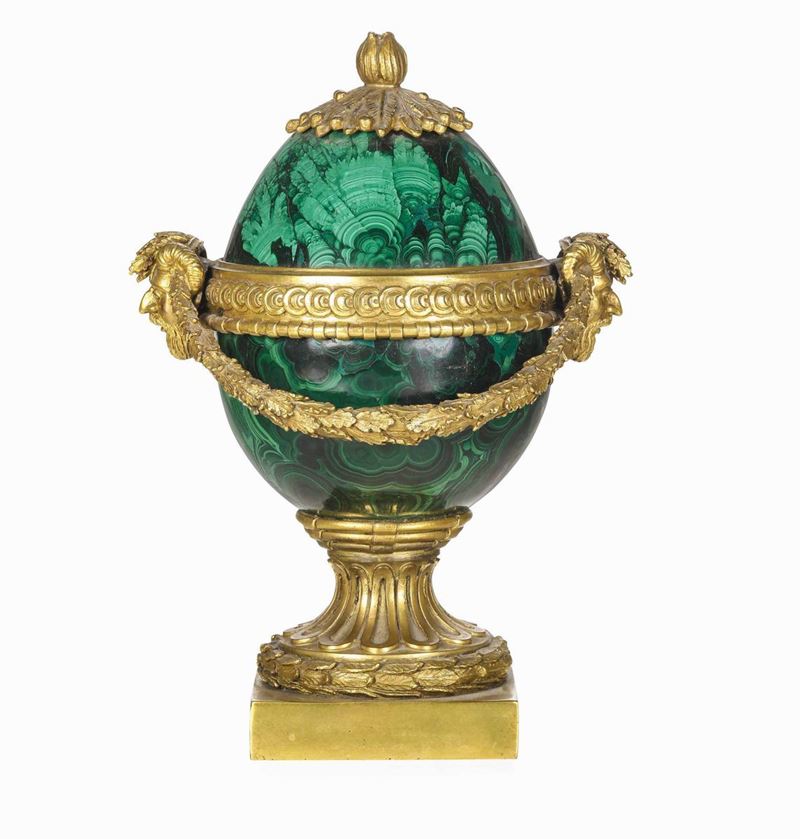 Uovo. Malachite e bronzo dorato e cesellato. XIX secolo  - Auction Italian Mansions - Cambi Casa d'Aste