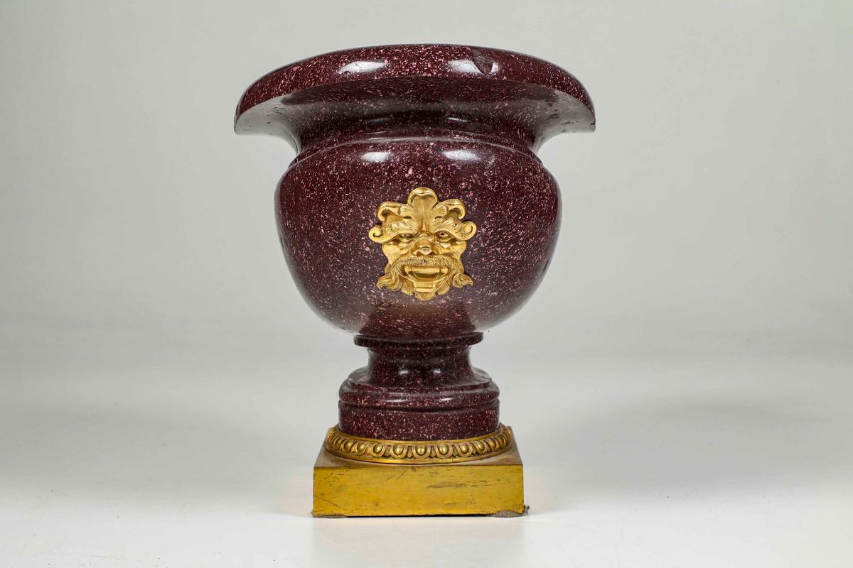 Vasca. Porfido, Bronzo Dorato e Cesellato. XVIII-XIX Secolo
