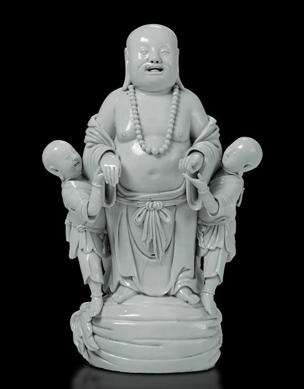 Figura di Budai con discepoli in porcellana Blanc de Chine, Cina, Dinastia Qing, XIX secolo