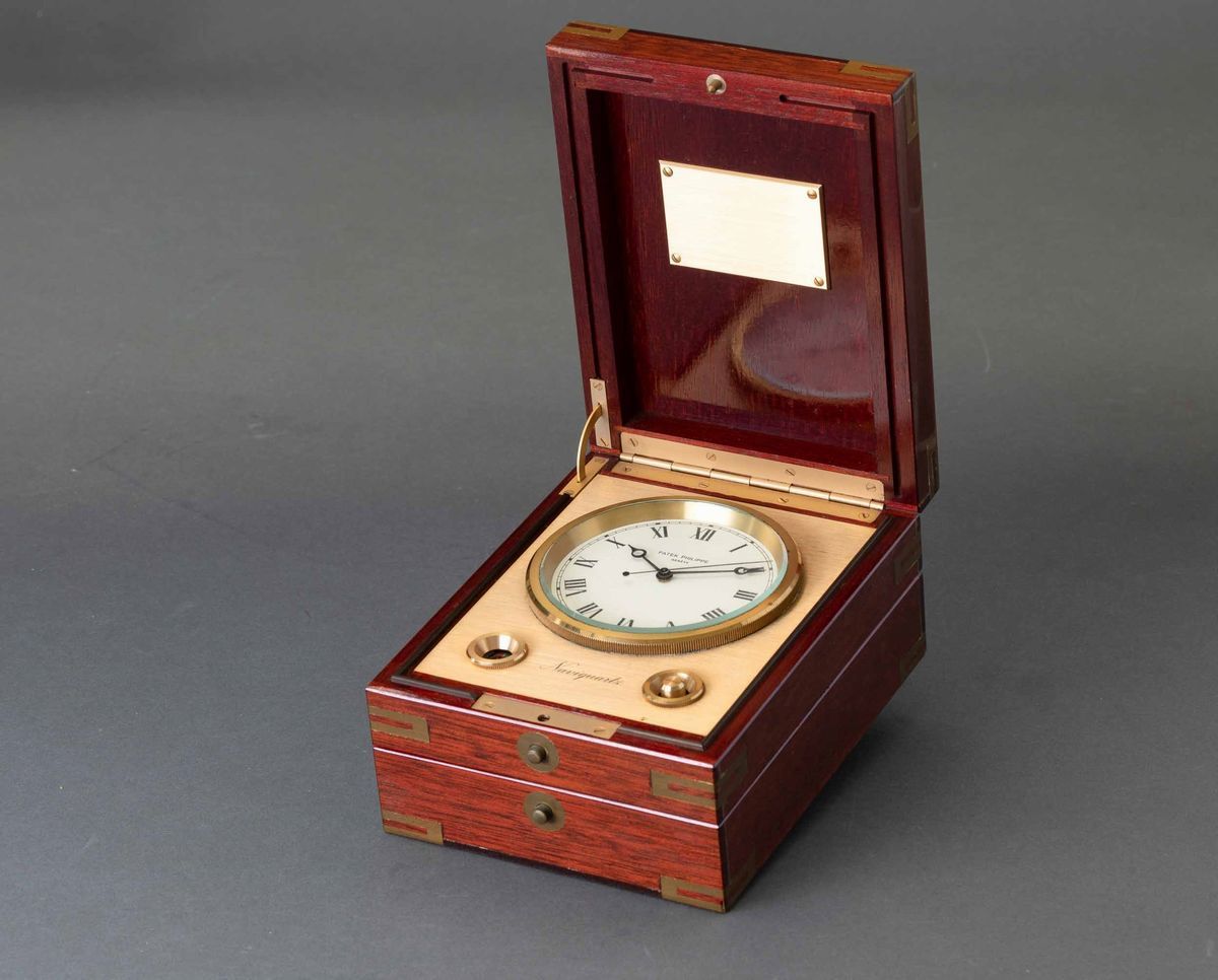 Patek Philippe - Naviquartz, Ref. 1215. Cronometro da Marina in Legno e Ottone Dorato con Indicaz...