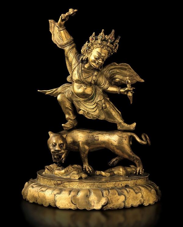 Grande figura di Yama Lord of Hell in bronzo dorato con innesti di pietre dure, Cina, Dinastia Qing, XIX secolo