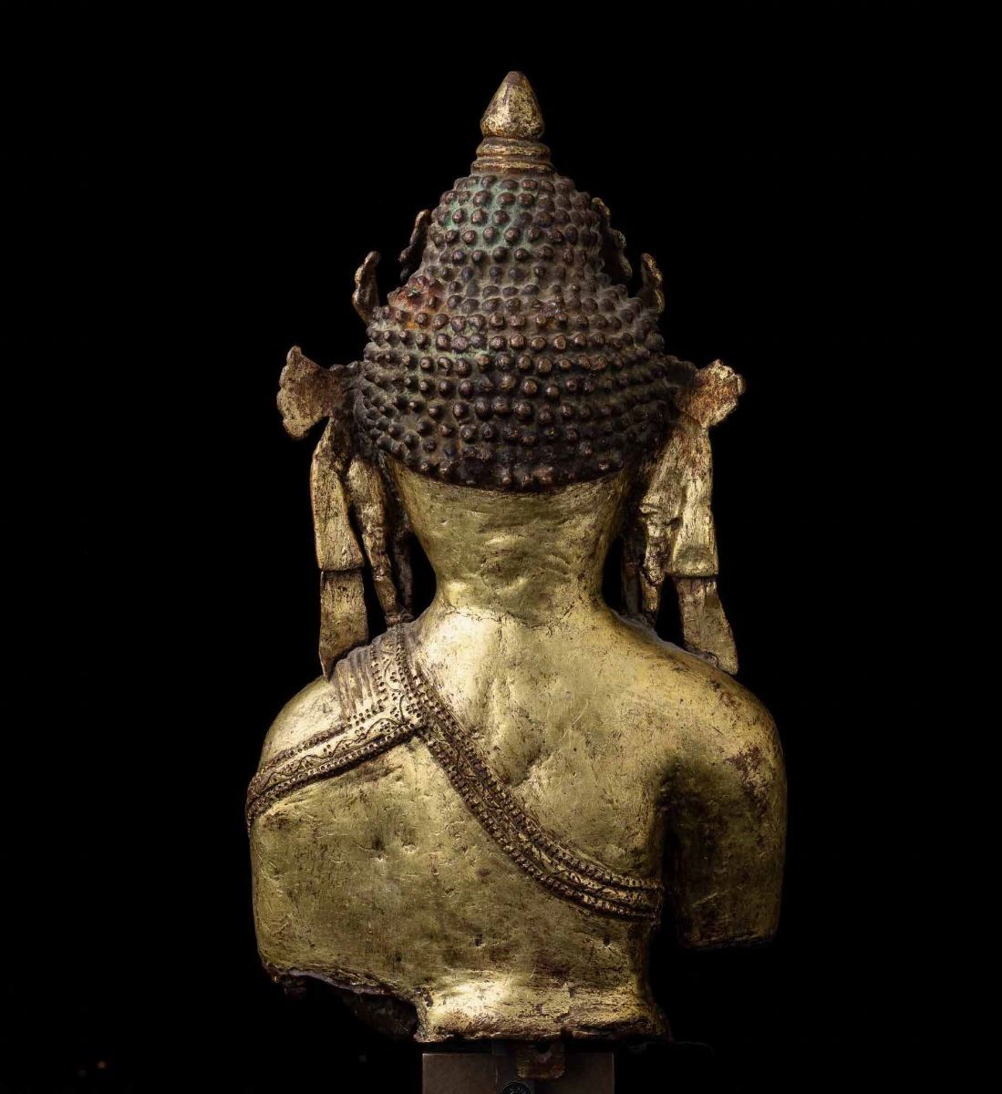 Busto di Buddha Incoronato in Bronzo Dorato con Innesti di Pietre Dure e Turchese, Tibet, XVII Se...