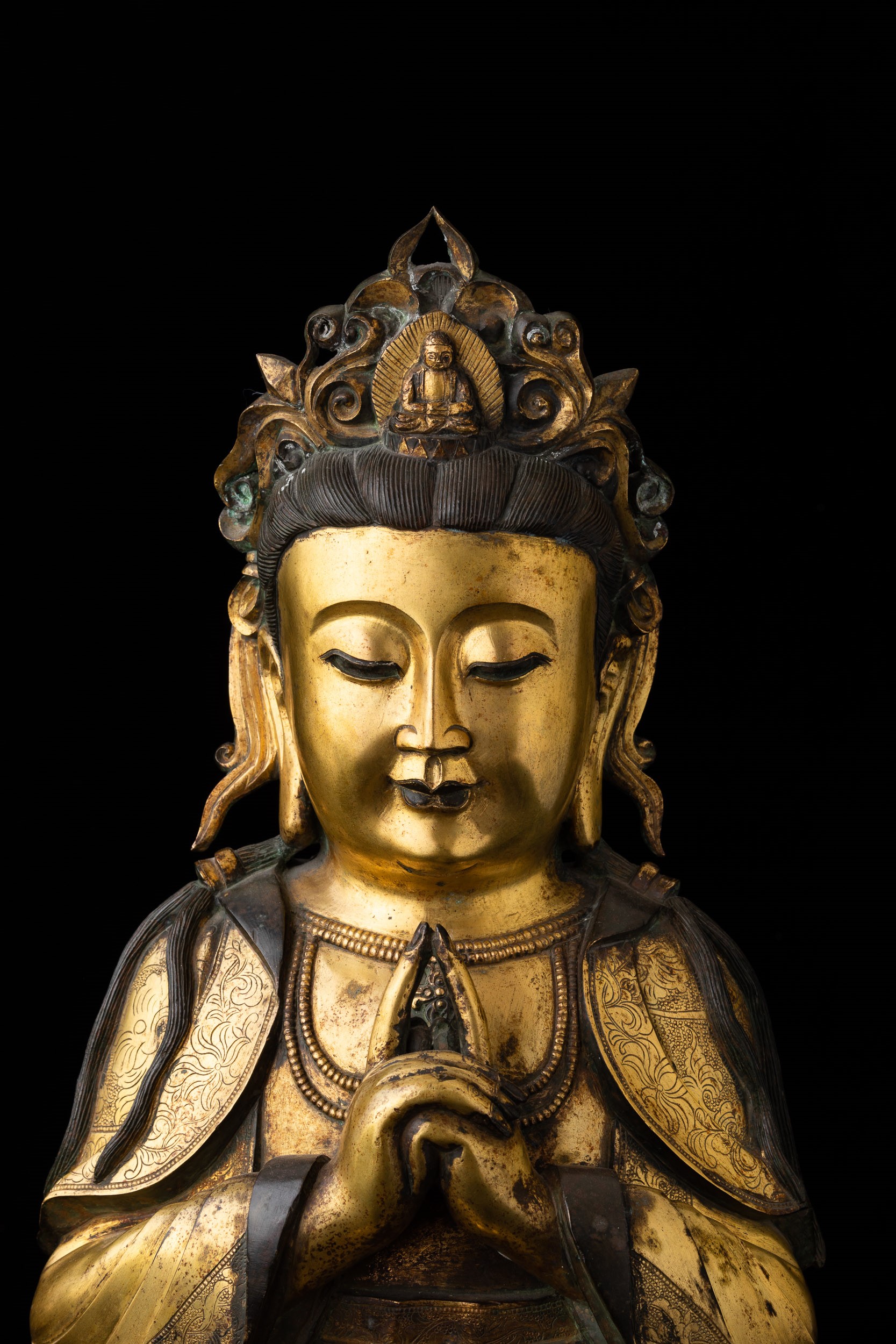 Grande Figura di Guanyin Incoronata in Bronzo Parzialmente Dorato, Cina, XX Secolo