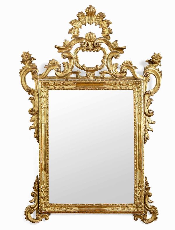 Specchiera in legno intagliato e dorato. Veneto, XVIII secolo
