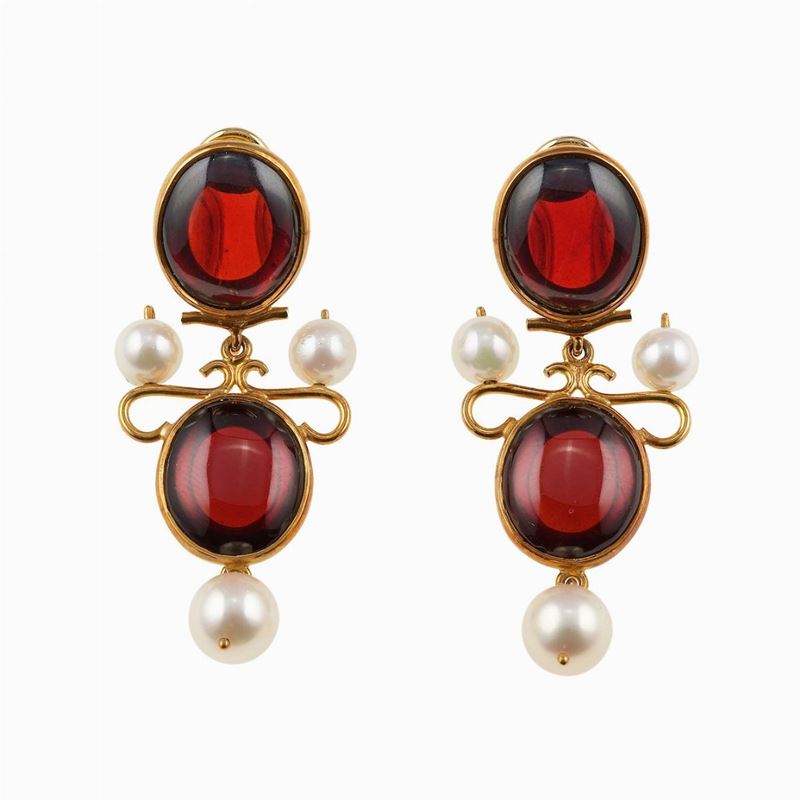 Pair of garnet and pearl earrings. Fitted case signed Luisa di Gresy  - Auction Jewels - Cambi Casa d'Aste
