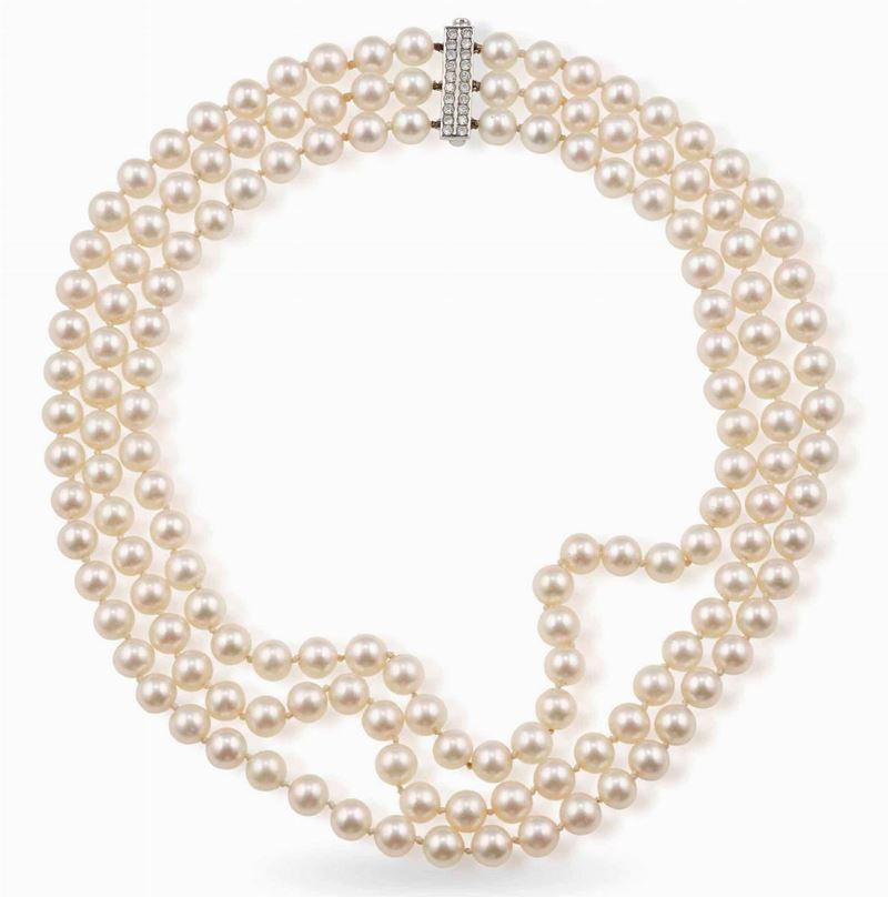 Collana a tre fili di perle coltivate  - Asta Fine and Coral Jewels - Cambi Casa d'Aste