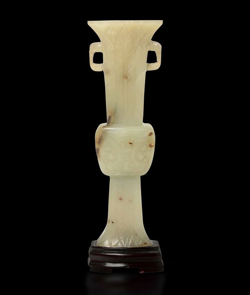 A white jade and russet vase, China, Qing Dynasty  - Auction Fine Chinese Works of Art - Cambi Casa d'Aste