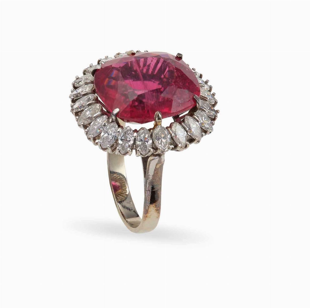 Anello con Rubellite e Diamanti a Contorno