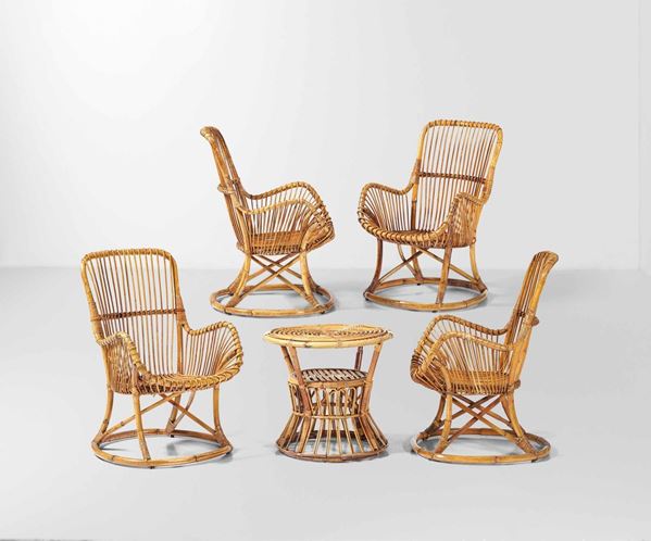 Set di quattro poltrone con tavolino