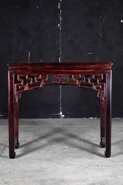 Cina, Consolle con sedia in legno con decori naturalistici, XX secolo