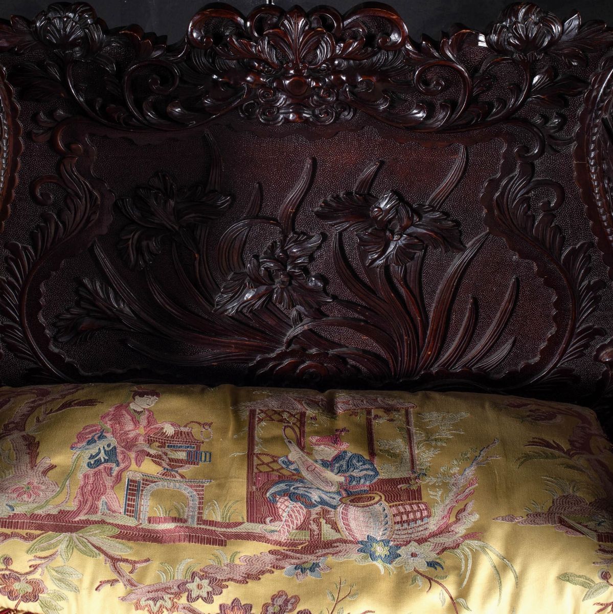 Sedia Scolpita in Legno con Decori Vegetali, Cina, Dinastia Qing, XIX Secolo