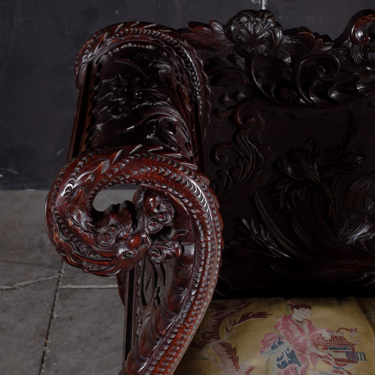 Sedia Scolpita in Legno con Decori Vegetali, Cina, Dinastia Qing, XIX Secolo