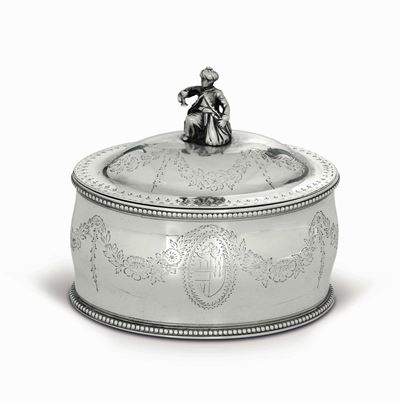 Scatola Porta Tè. Argento Fuso, Sbalzato e Cesellato. Londra 1782. Argentiere C.wright