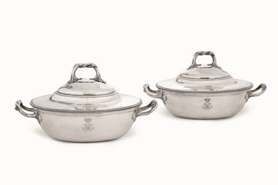 Coppia di Portavivande. Argento Fuso, Sbalzato e Cesellato. Francia XIX Secolo. Marchio per L’esp...