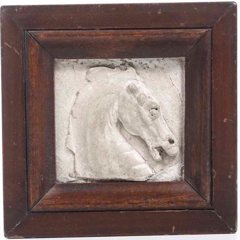 Piccolo rilievo in gesso raffigurante cavallo entro cornice. Fine XIX secolo  - Auction Antique June | Cambi Time - Cambi Casa d'Aste