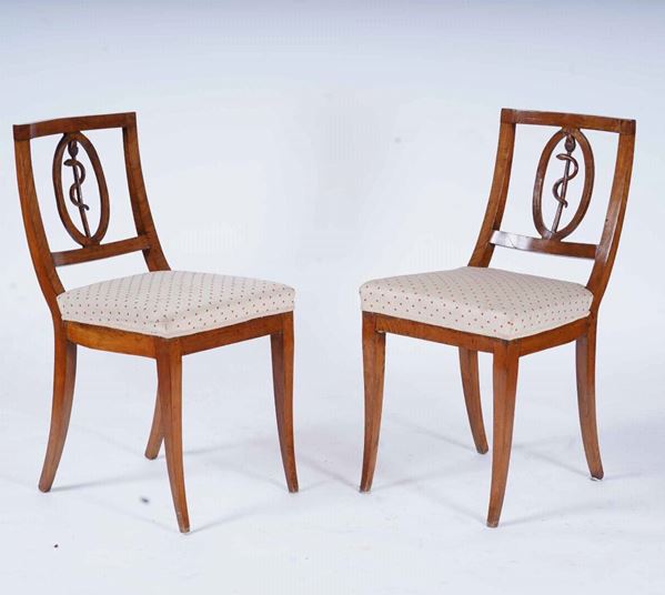 Coppia di sedie in ciliegio. XIX-XX secolo