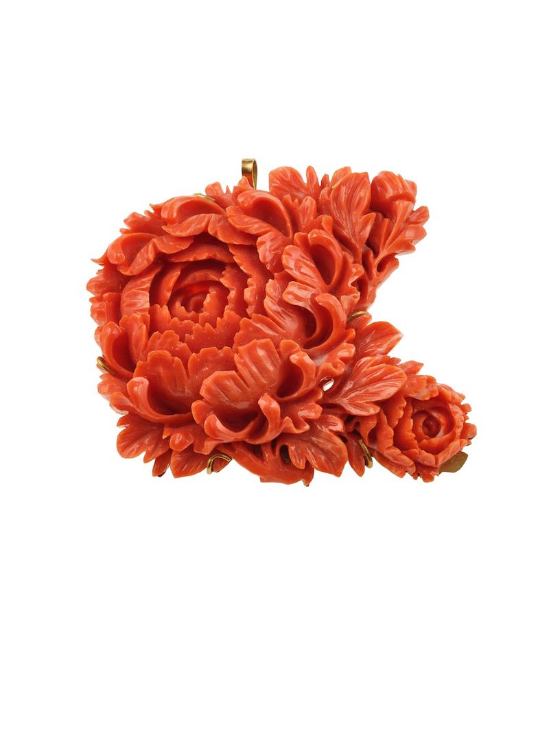 Spilla "crisantemo" in corallo inciso  - Asta Gioielli - Cambi Casa d'Aste