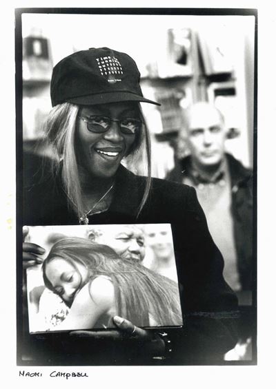 Lotto Composto da Due Scatti Fotografici (naomi Campbell, Megan Kate Gale)