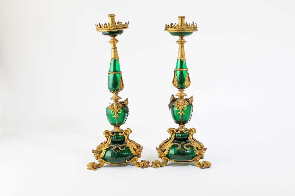Coppia di Importanti Candelieri in Vetro Soffiato di Murano con Montatura in Bronzo Dorato. Venet...