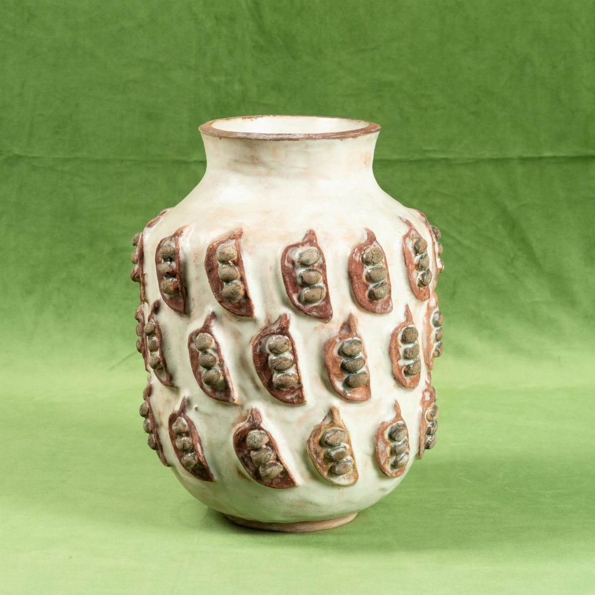 Vaso Cilindrico con Collo Svasato in Maiolica con Decoro di Baccelli a Rilievo Policromi. Manifat...