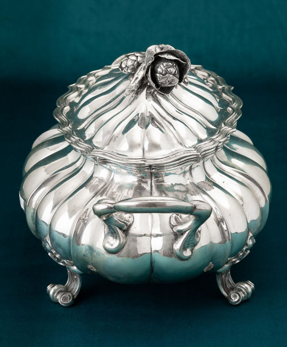 Zuppiera. Argento Fuso, Sbalzato e Cesellato. Argenteria Artistica Italiana del XX Secolo
