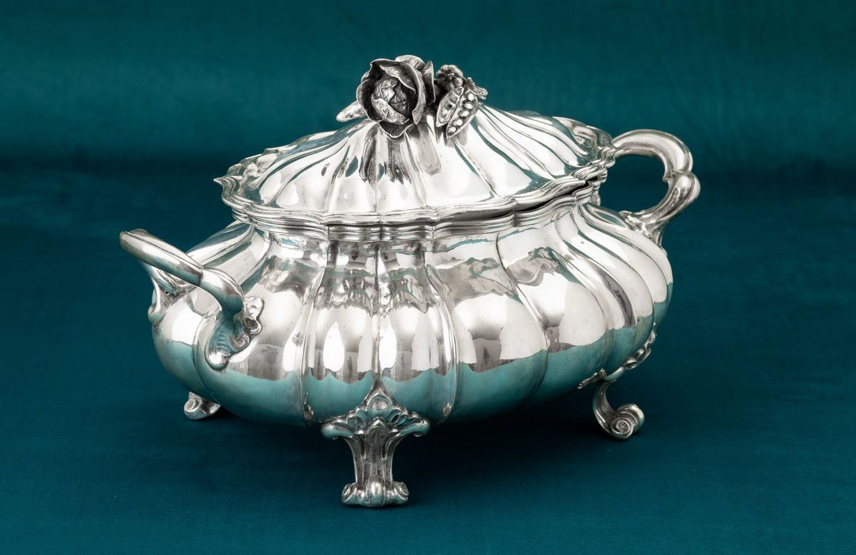 Zuppiera. Argento Fuso, Sbalzato e Cesellato. Argenteria Artistica Italiana del XX Secolo