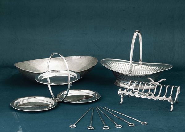 A lot of silvered metal items, 20th century