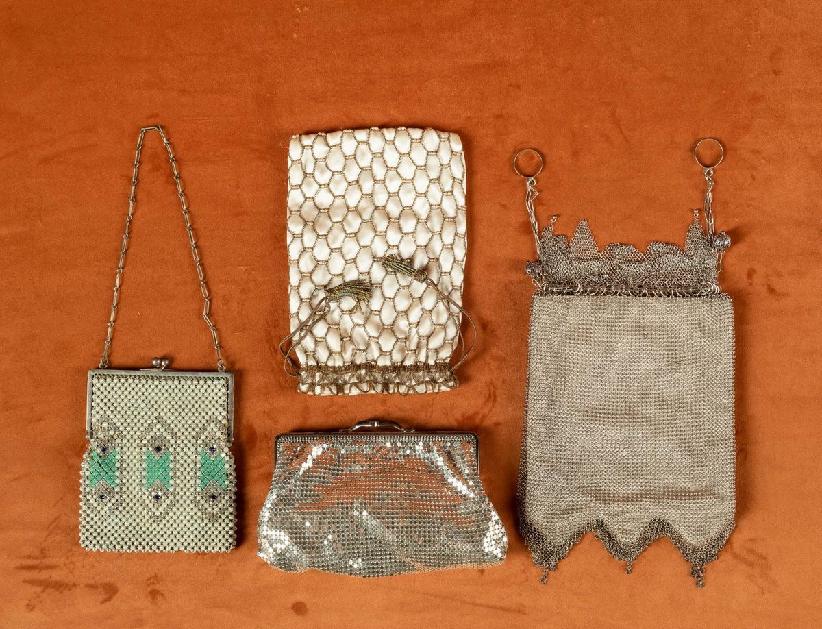 Quattro Borse a Bustina con Decori e Motivi Metallici