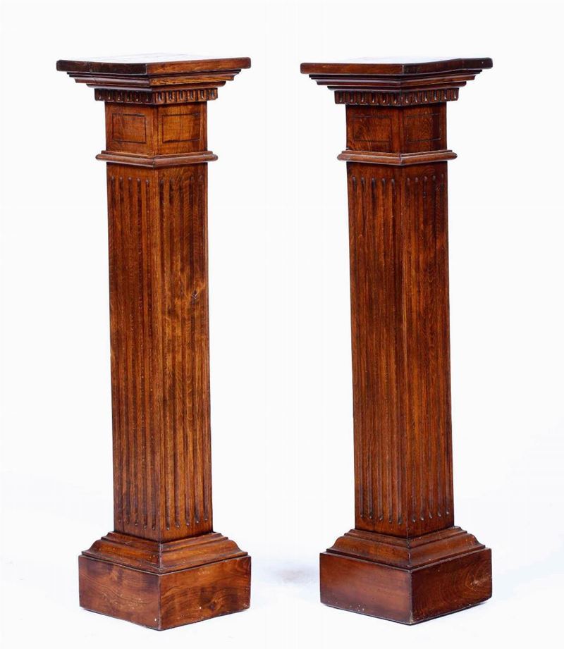 Coppia di colonne in legno scanalate. XX secolo  - Asta Antiquariato Settembre | Cambi Time - Cambi Casa d'Aste