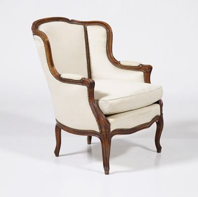 Poltrona Bergere in Legno Intagliato. XIX-XX Secolo