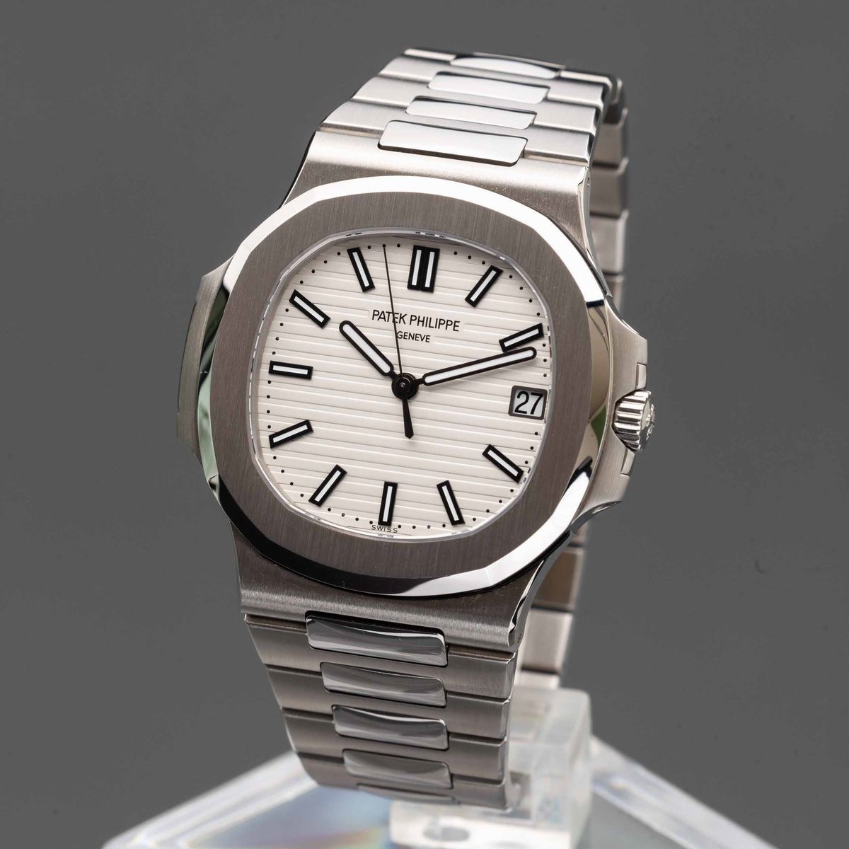 Patek Philippe - Nautilus 5711, Automatico con Quadrante Bianco in Acciaio e Fondello a Vista Com...
