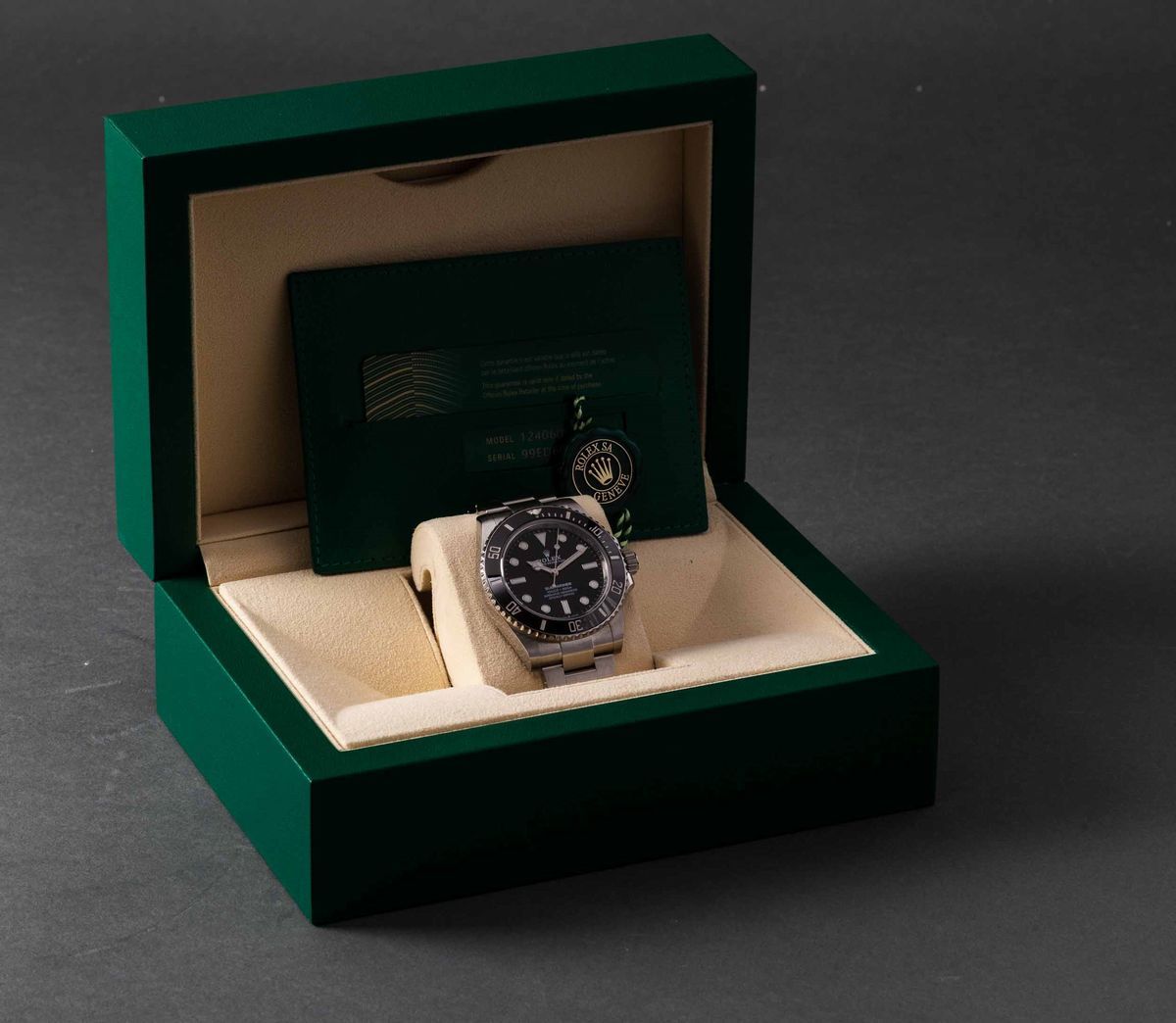 Rolex - Submariner Ref 124060 Automatico con Cassa in Acciaio e Bracciale Oyster, Accompagnato da...