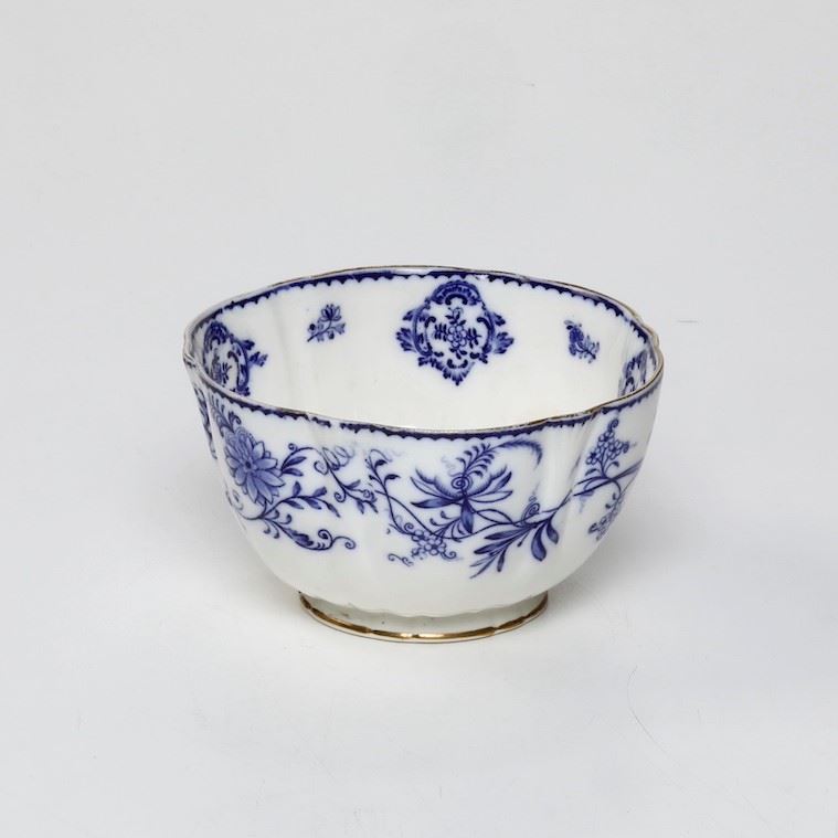 Ciotola Probabilmente Inghilterra, XIX secolo  - Auction Majolica, Porcelain and Glass | Cambi Time - Cambi Casa d'Aste
