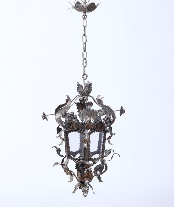 Insieme di lanterna e coppia di appliques in metallo argentato, XX secolo