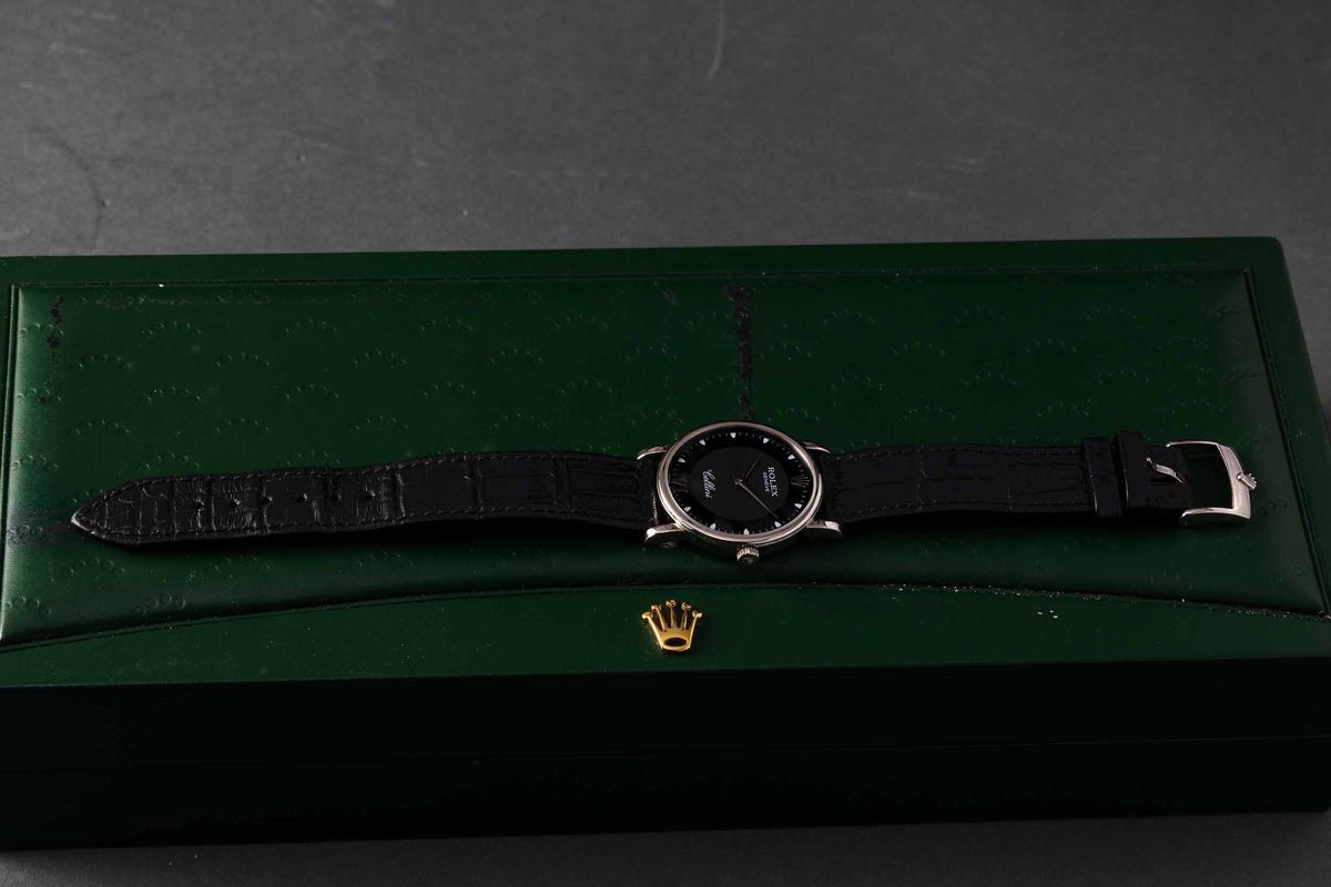 Rolex - Cellini Ref 5115/9 in Oro Bianco Carica Manuale con Quadrante Nero Bitonale Completo di S...
