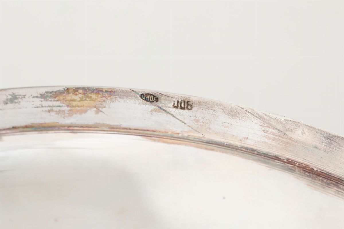 Sette Piatti Differenti in Argento. Argenteria Italiana del XX Secolo. Argentieri Differenti