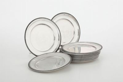 Dodici Piatti in Argento. Argenteria Milanese del XX Secolo. Argentiere Ilario Pradella per Zendr...