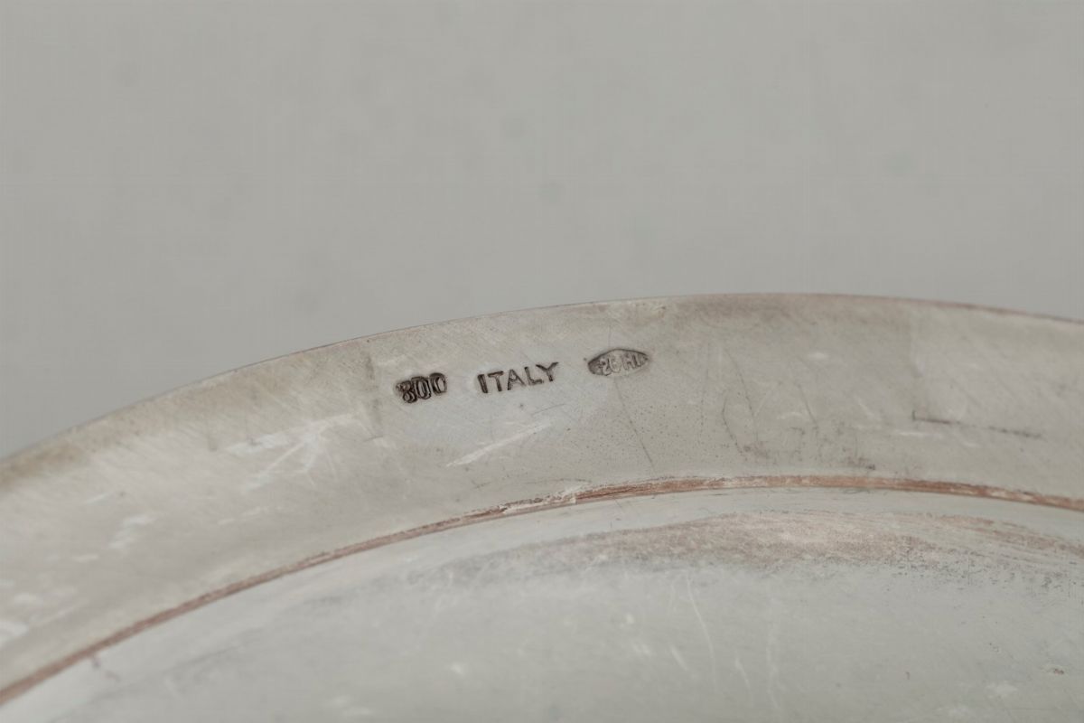 Dodici Piatti in Argento. Argenteria Milanese del XX Secolo. Argentiere Ilario Pradella per Zendr...