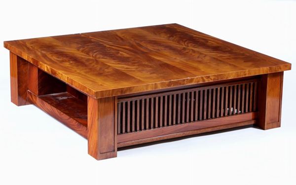 Coppia di tavolini da salotto. XX secolo