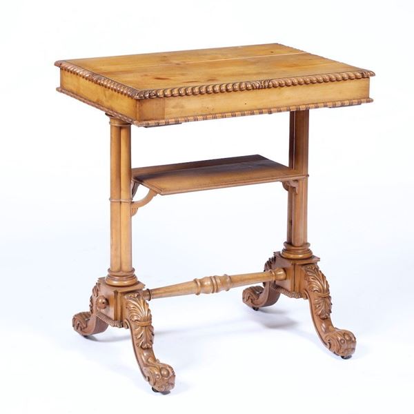 Lotto di un tavolo rettangolare in stile neorinascimentale in acero e poltrona in rovere. XIX secolo