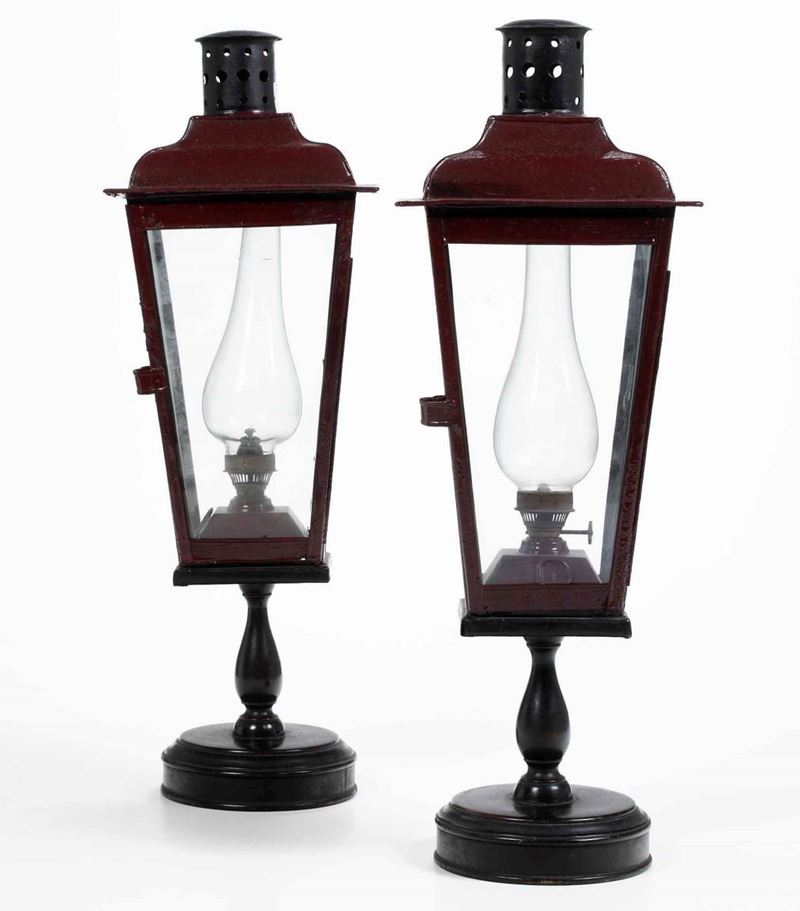 Coppia di lanterne. Legno e metallo dipinto. XIX-XX secolo  - Auction Antique January - Cambi Casa d'Aste