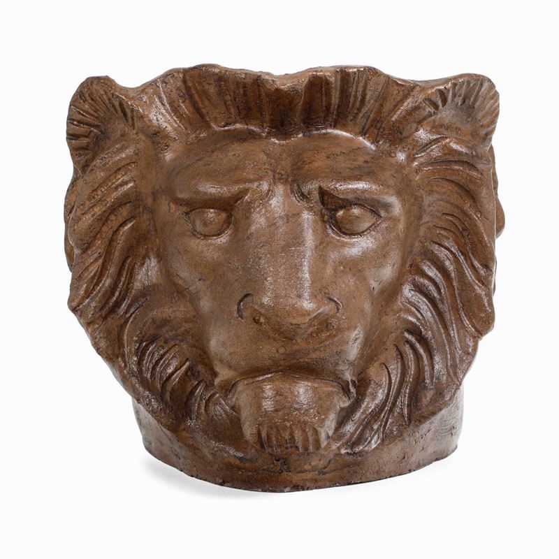 Vaso in terracotta a forma di testa di leone. XX secolo  - Asta Dimore Italiane - Cambi Casa d'Aste