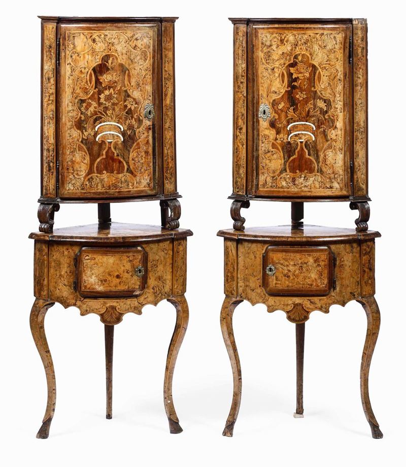 Coppia di angolari a doppio corpo. Piemonte, XVIII secolo  - Asta Dimore Italiane - Cambi Casa d'Aste
