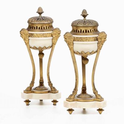 Coppia di Cassolettes Napoleone III in Marmo e Bronzo Dorato. XIX Secolo