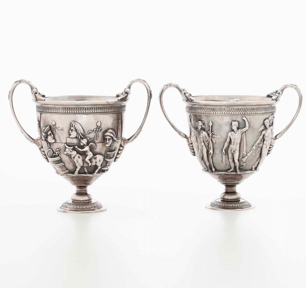 Coppia di Coppe Potorie. Argento. Argenteria Artistica Italiana del XX-XXI Secolo per Gioielleria...