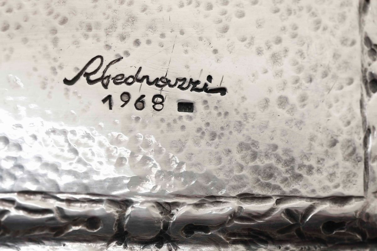 Vassoio. Argento Fuso, Sbalzato, Martellato e Cesellato. Argenteria Artistica Italiana della Seco...