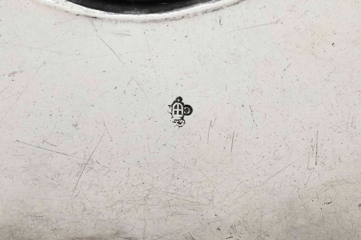 Vassoio. Argento Fuso, Sbalzato e Cesellato. Marchi della Città di Torino. Assaggiatore Giovanni ...